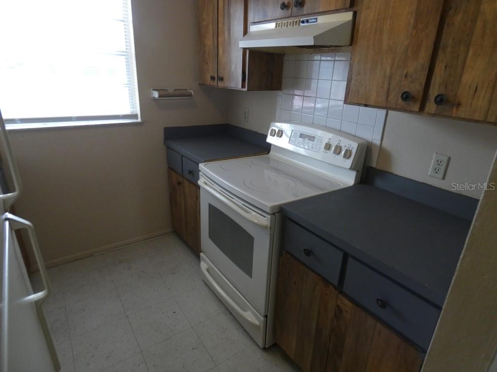 Listing photo id 4 for 4753 6th Street