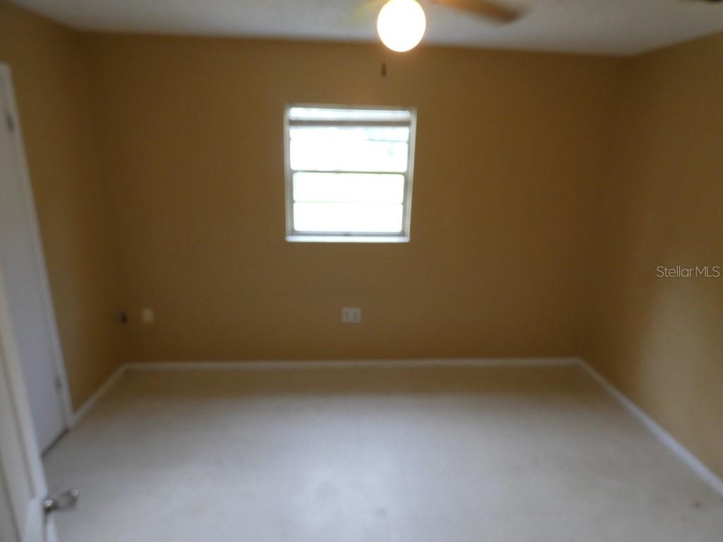 Listing photo id 7 for 4753 6th Street