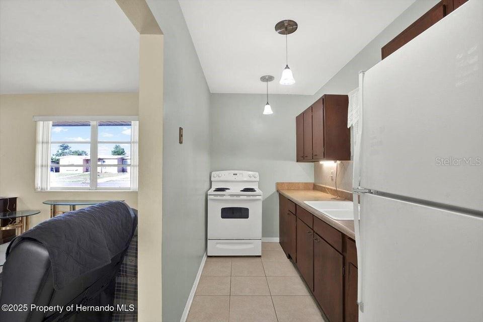 Listing photo id 9 for 1054 Embassy Avenue