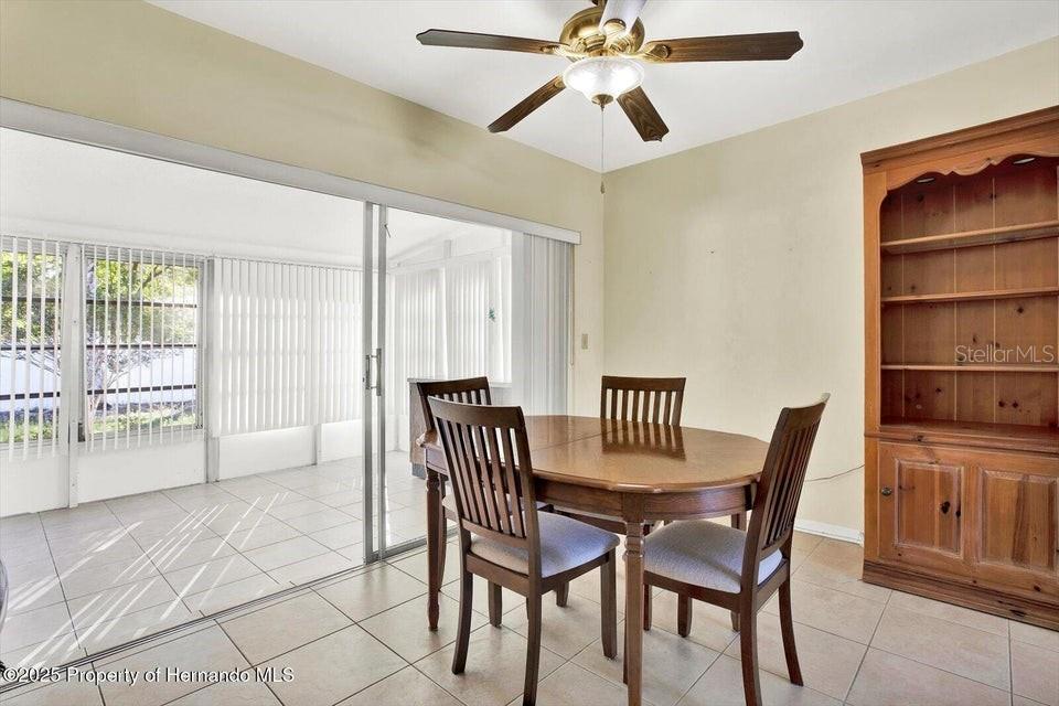 Listing photo id 11 for 1054 Embassy Avenue
