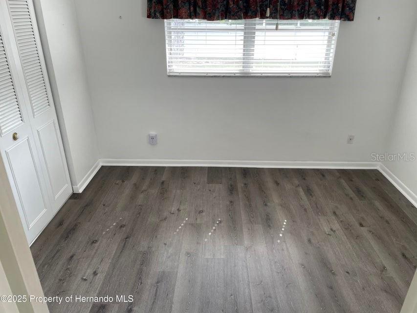 Listing photo id 12 for 1054 Embassy Avenue