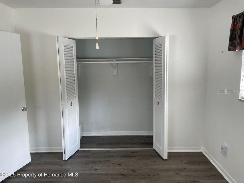 Listing photo id 13 for 1054 Embassy Avenue