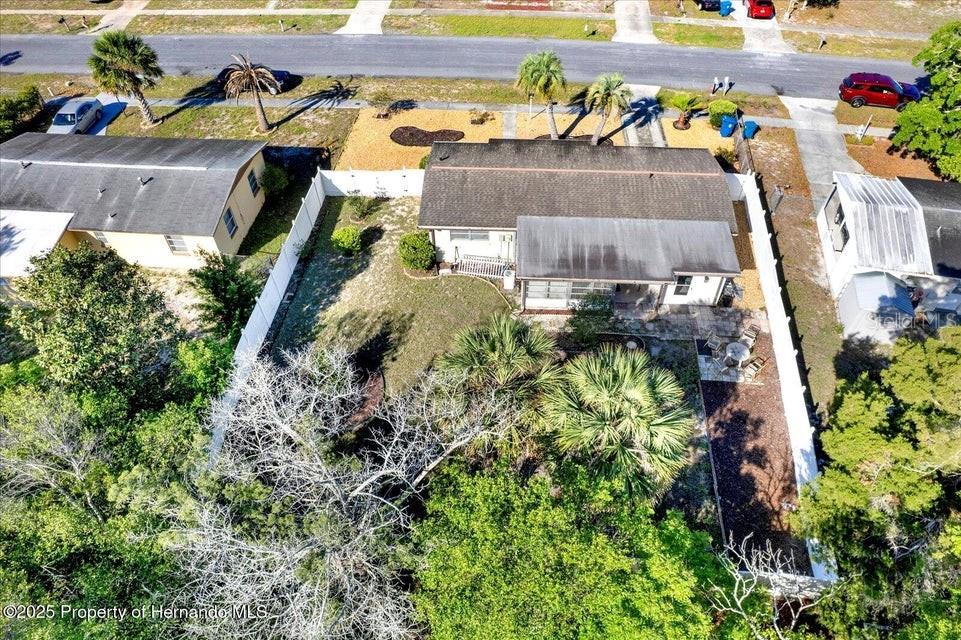 Listing photo id 19 for 1054 Embassy Avenue