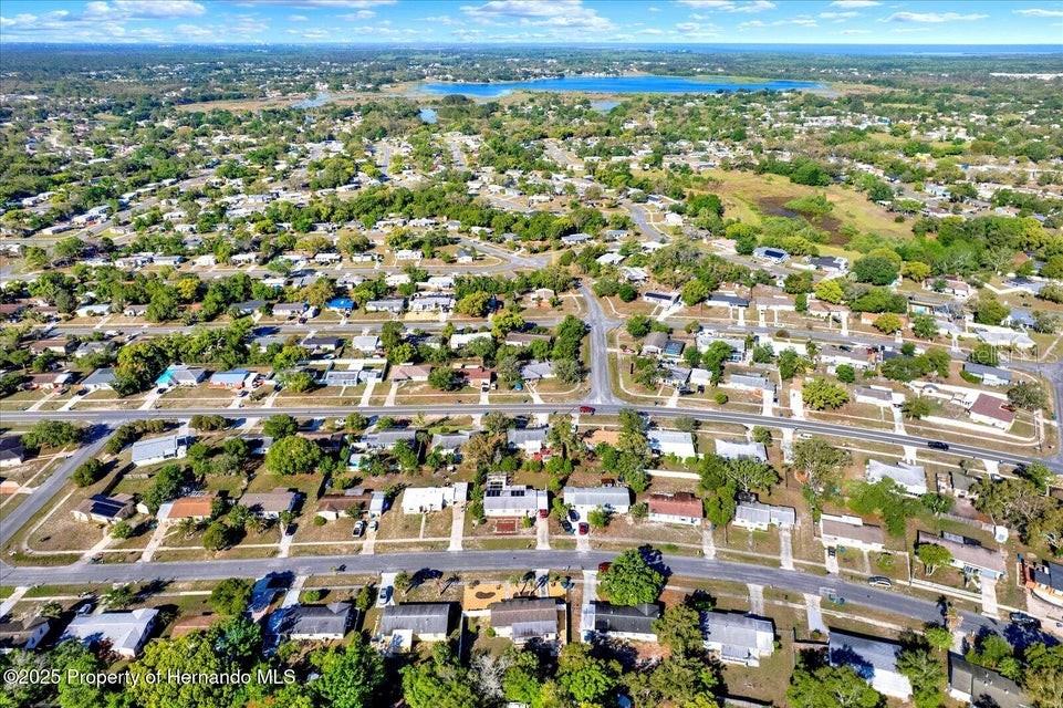 Listing photo id 20 for 1054 Embassy Avenue