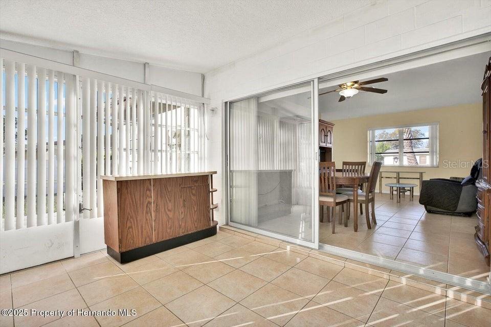 Listing photo id 7 for 1054 Embassy Avenue