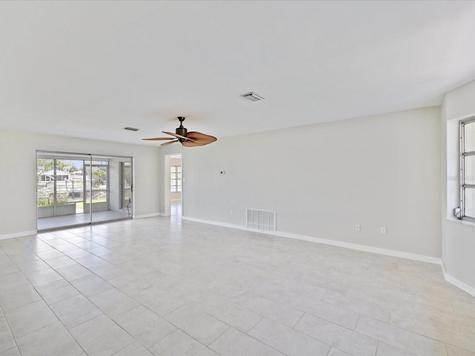 Image 14 of 41 For 4912 Forestay Court
