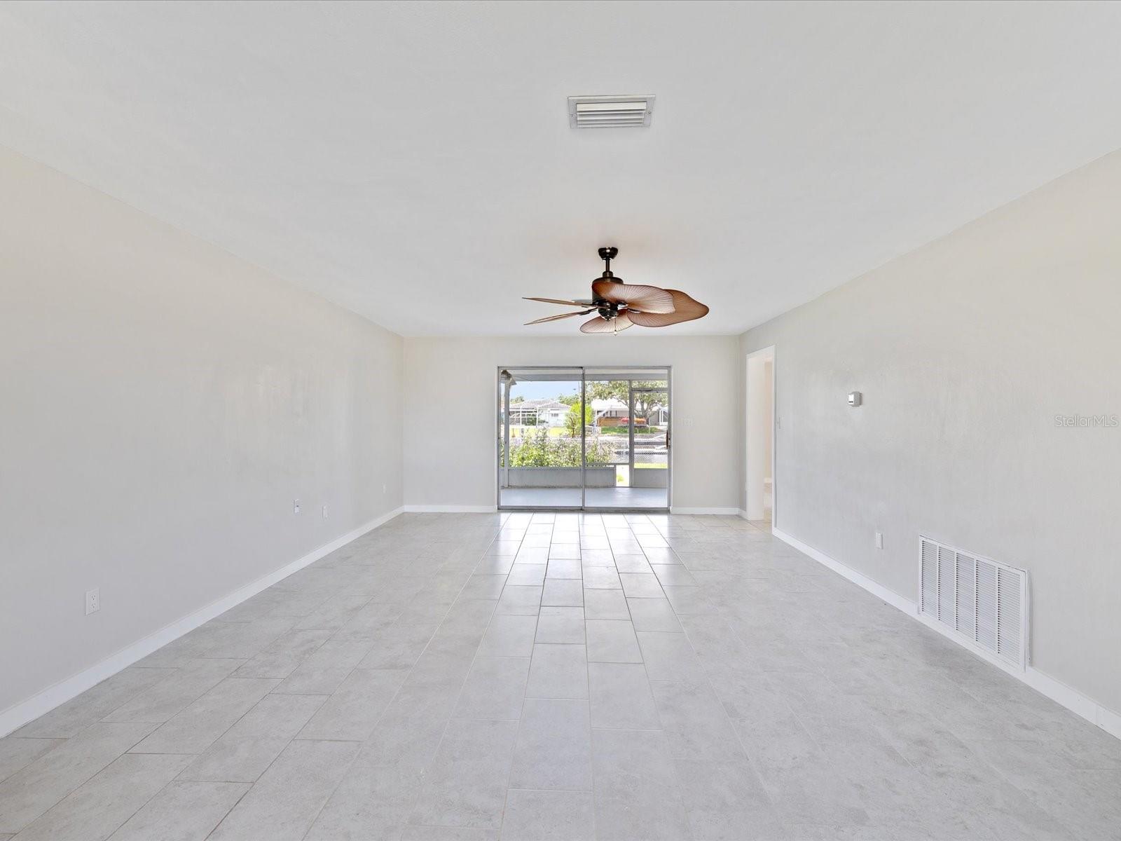 Image 16 of 41 For 4912 Forestay Court