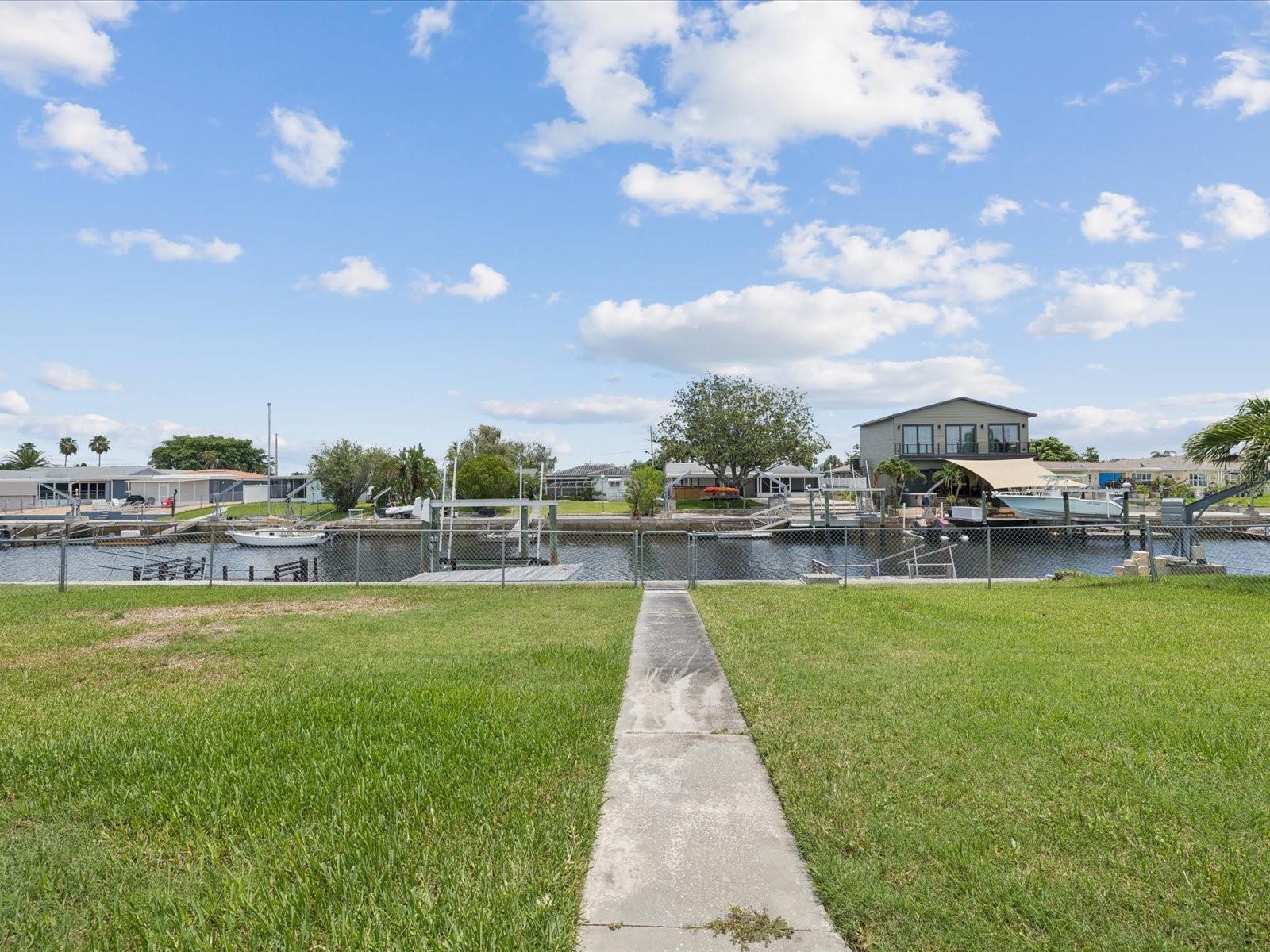 Image 23 of 41 For 4912 Forestay Court