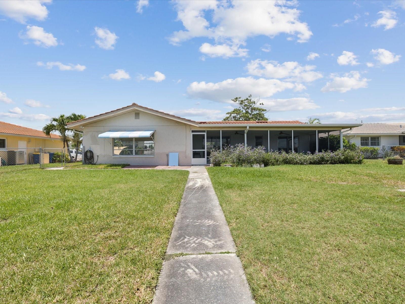 Image 24 of 41 For 4912 Forestay Court