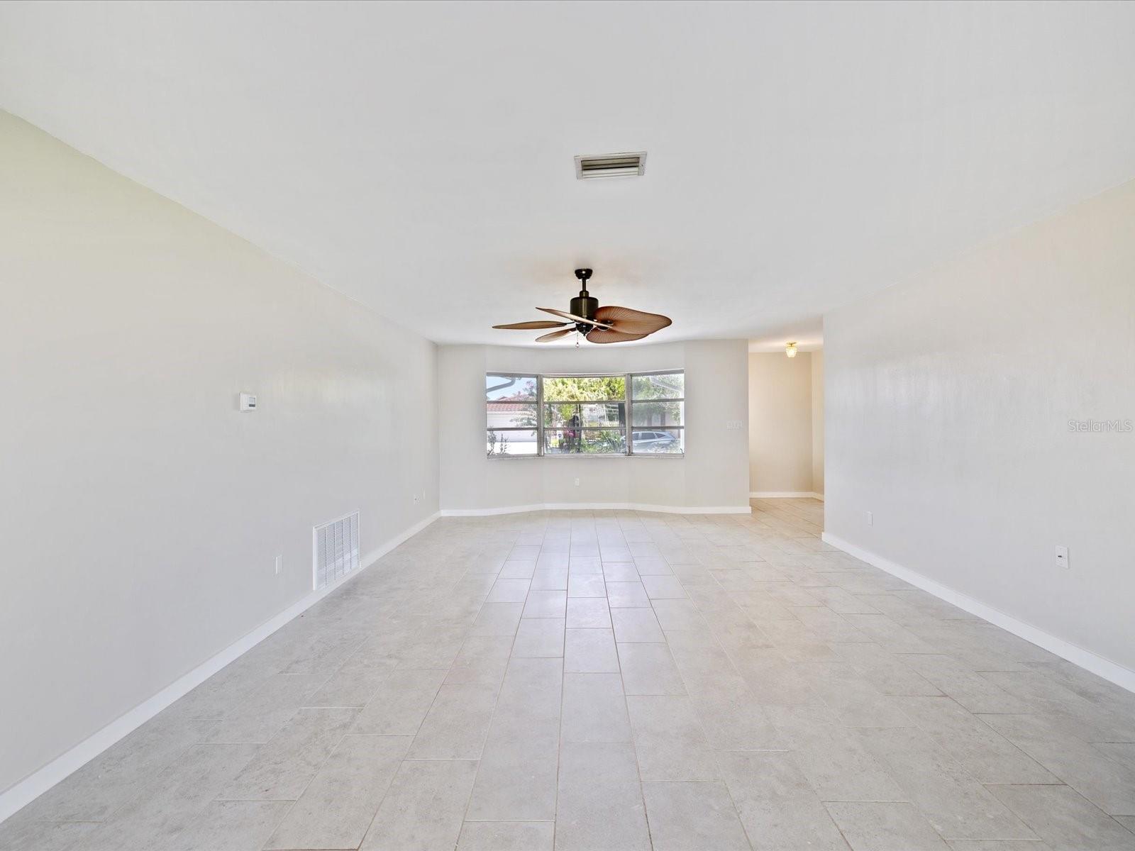 Image 4 of 41 For 4912 Forestay Court
