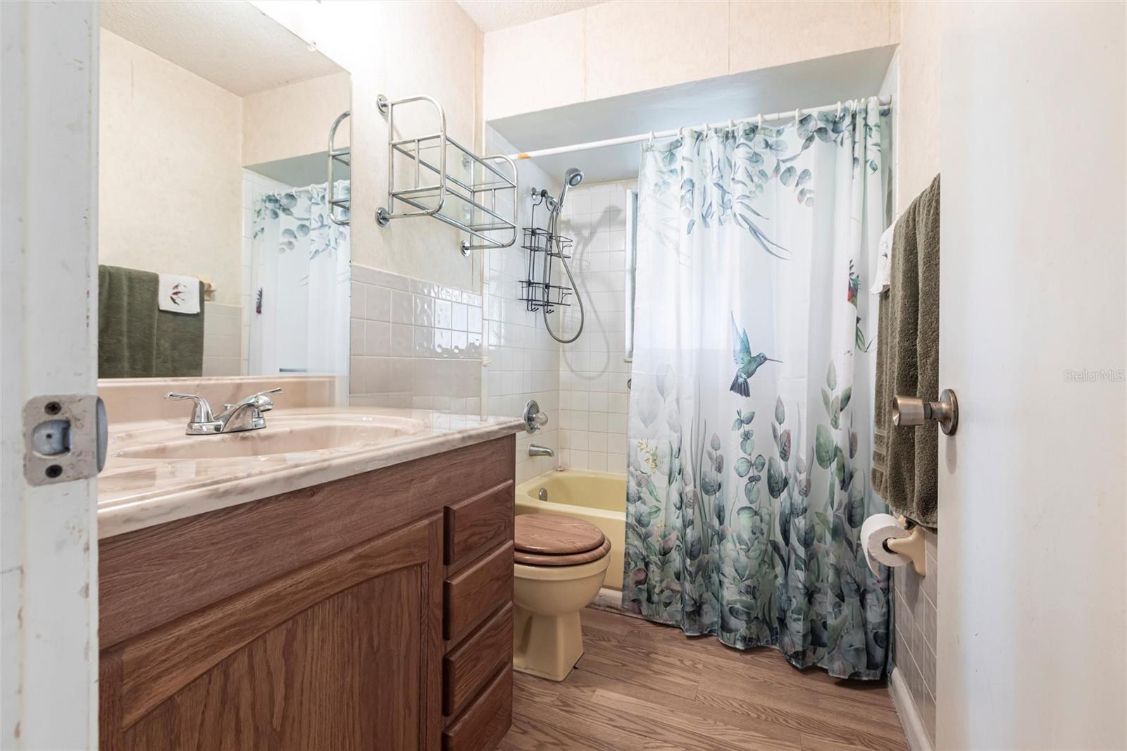 Listing photo id 13 for 10031 Hayward Road