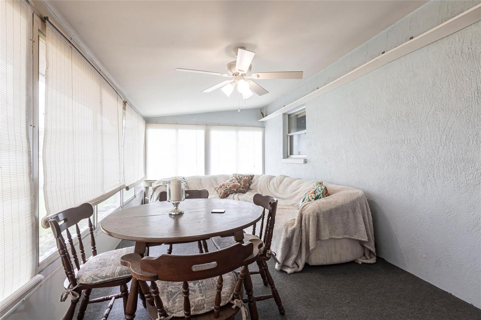 Listing photo id 15 for 10031 Hayward Road
