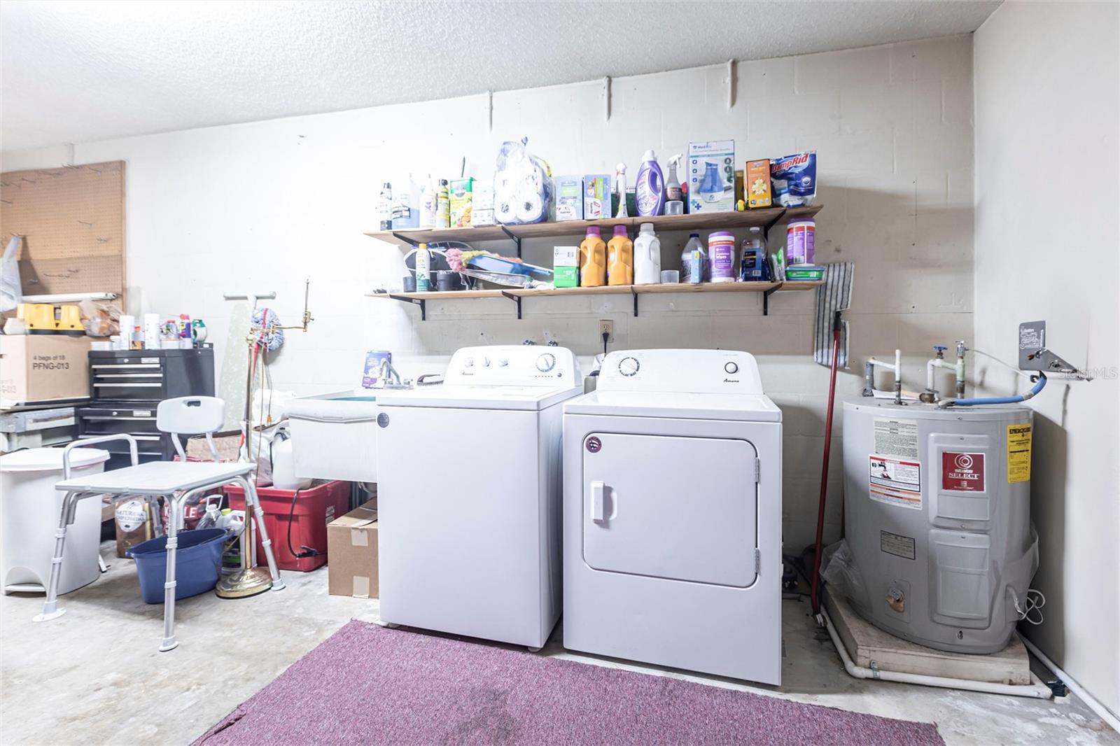 Listing photo id 17 for 10031 Hayward Road