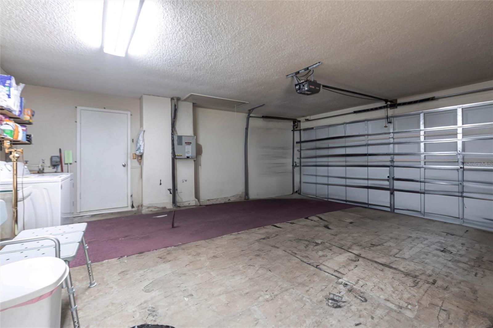 Listing photo id 18 for 10031 Hayward Road