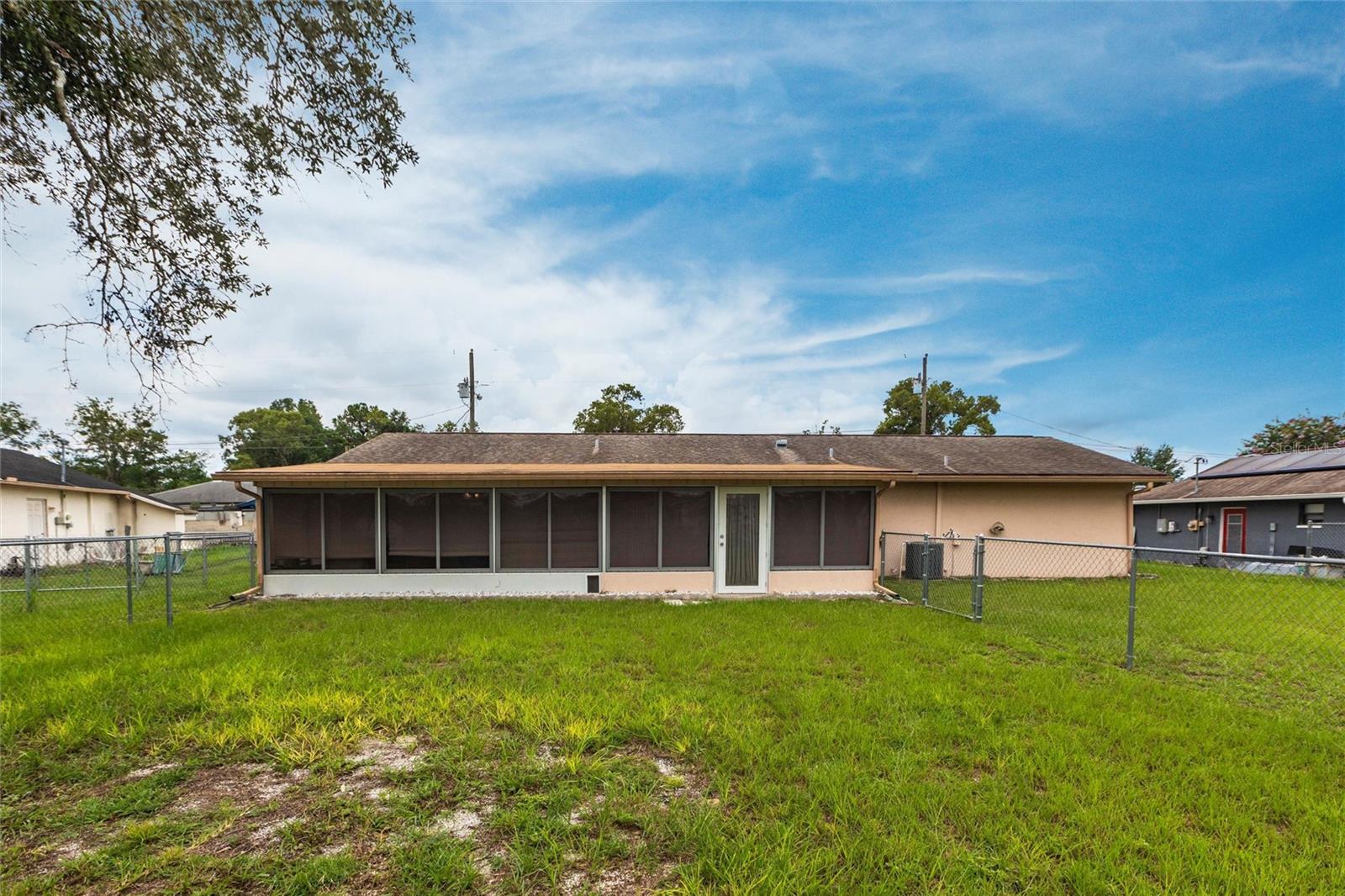 Listing photo id 19 for 10031 Hayward Road