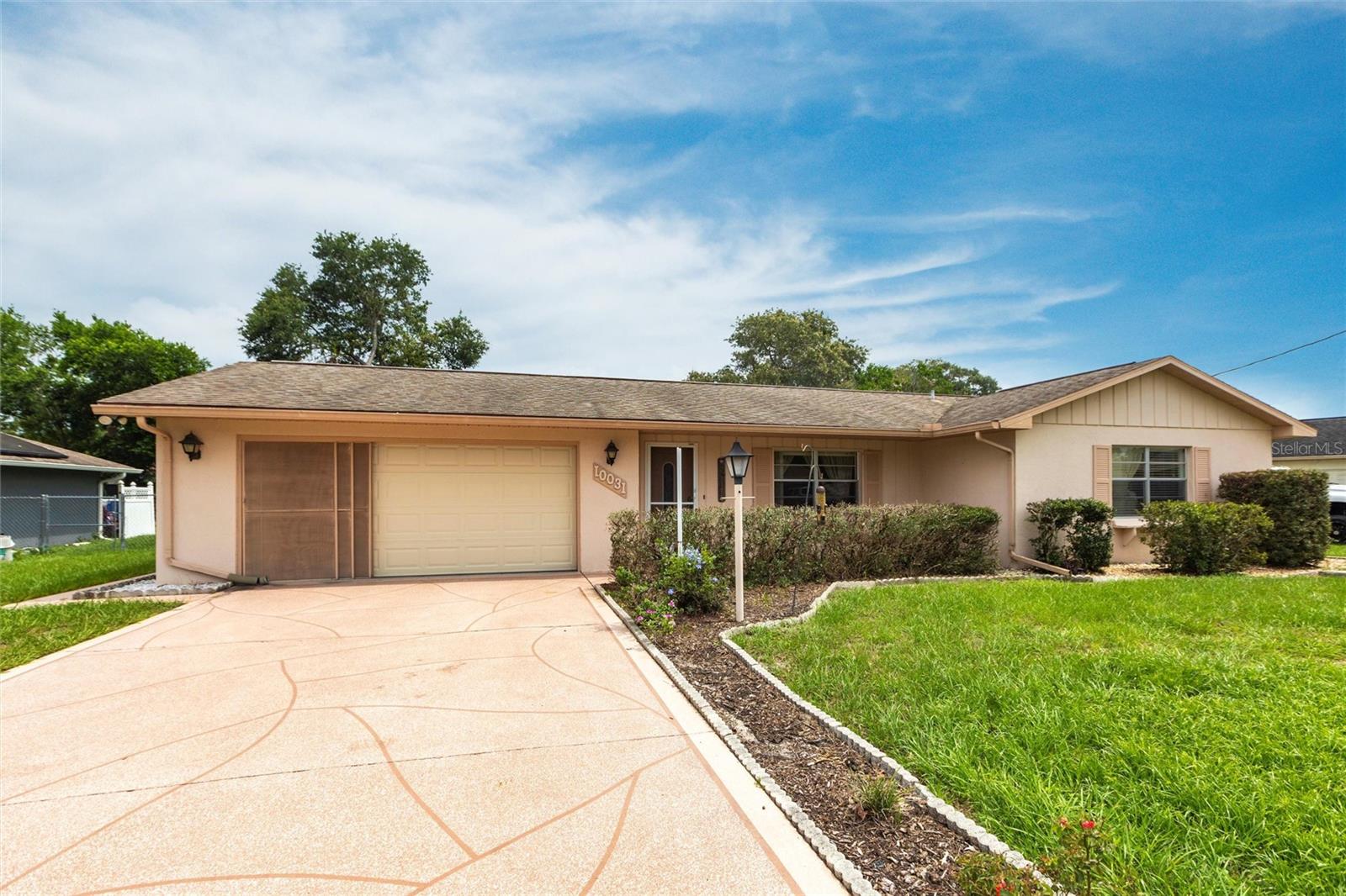 Listing photo id 1 for 10031 Hayward Road
