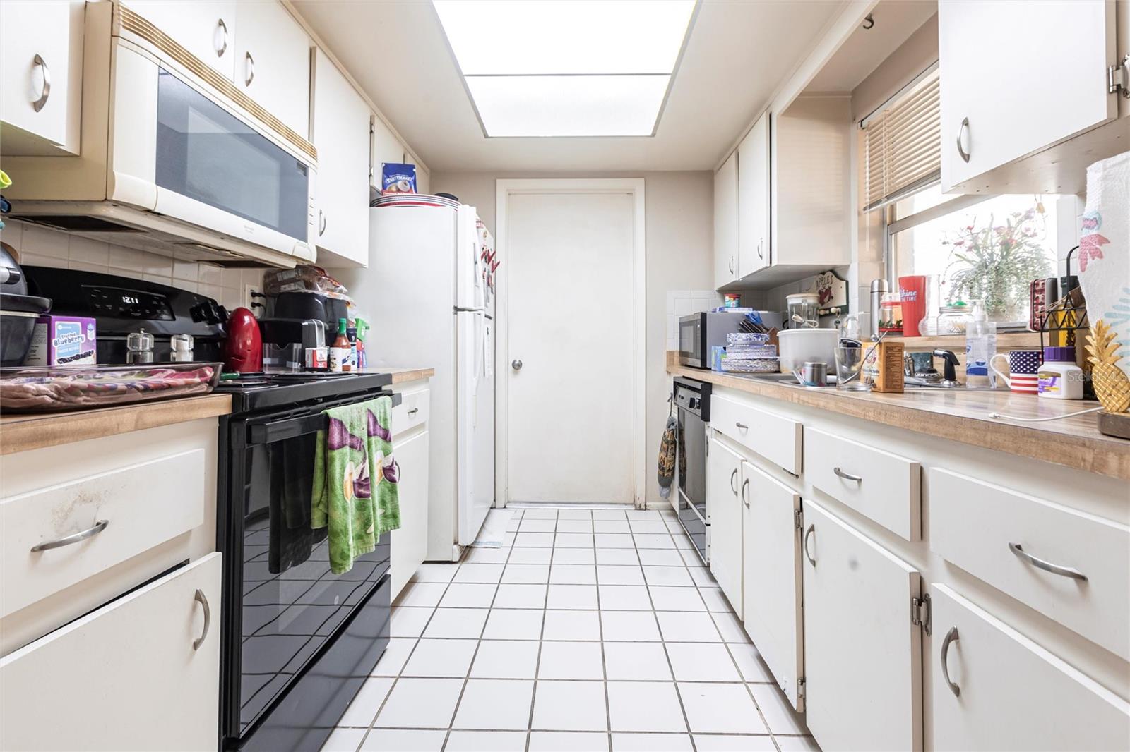 Listing photo id 4 for 10031 Hayward Road