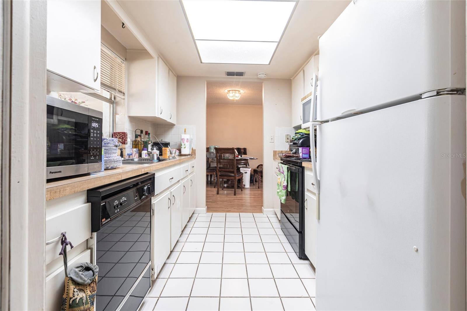 Listing photo id 5 for 10031 Hayward Road
