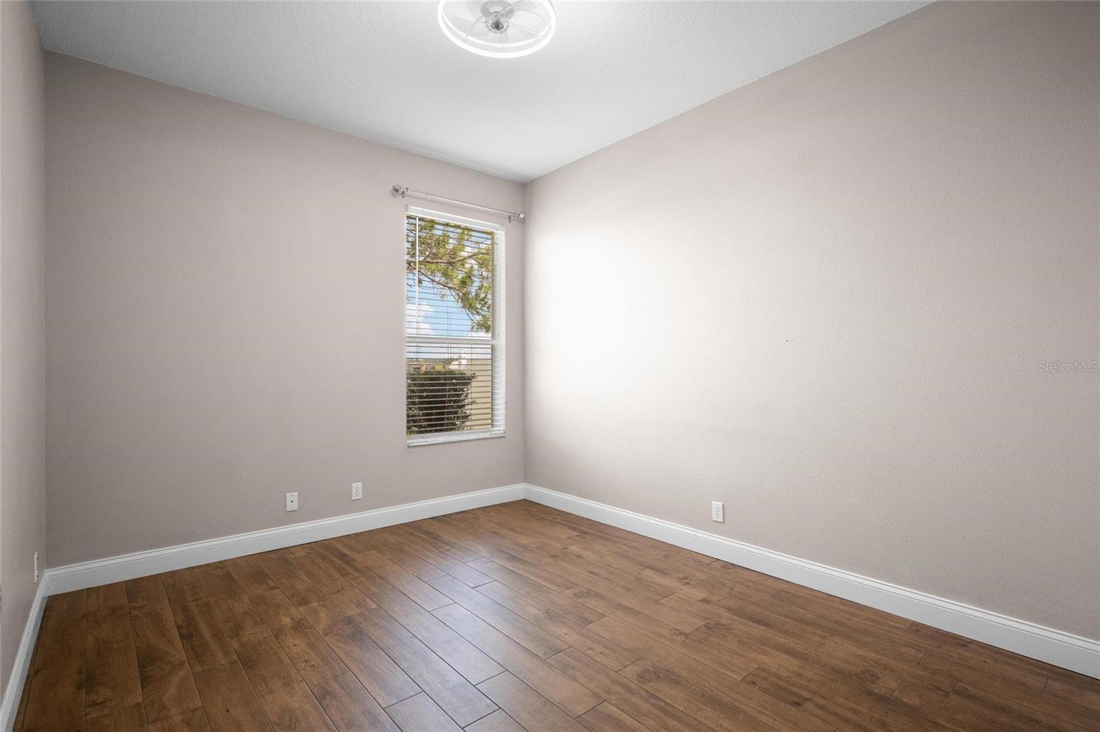 Image 26 of 44 For 1857 Riveredge Drive