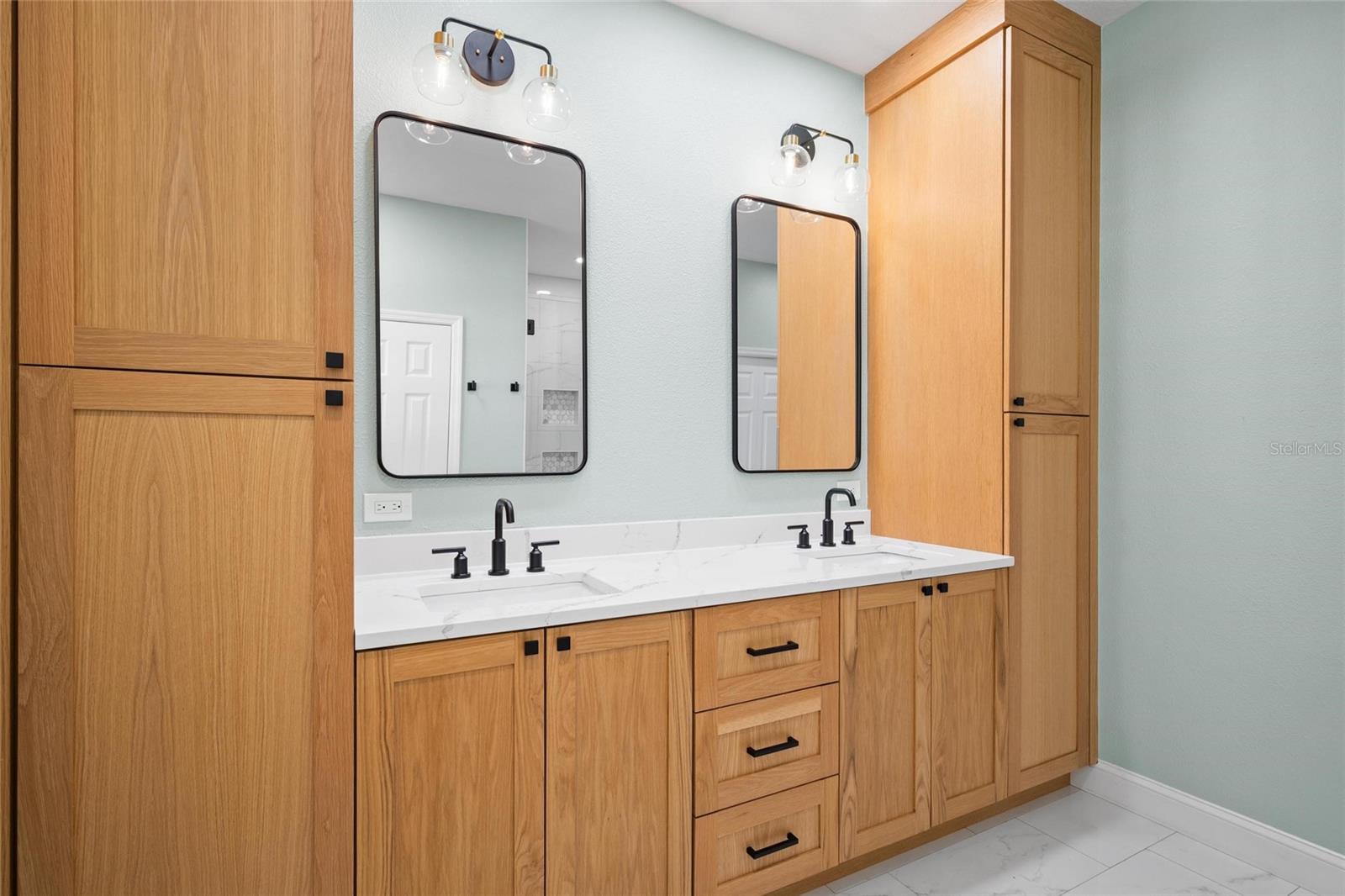 Image 32 of 44 For 1857 Riveredge Drive