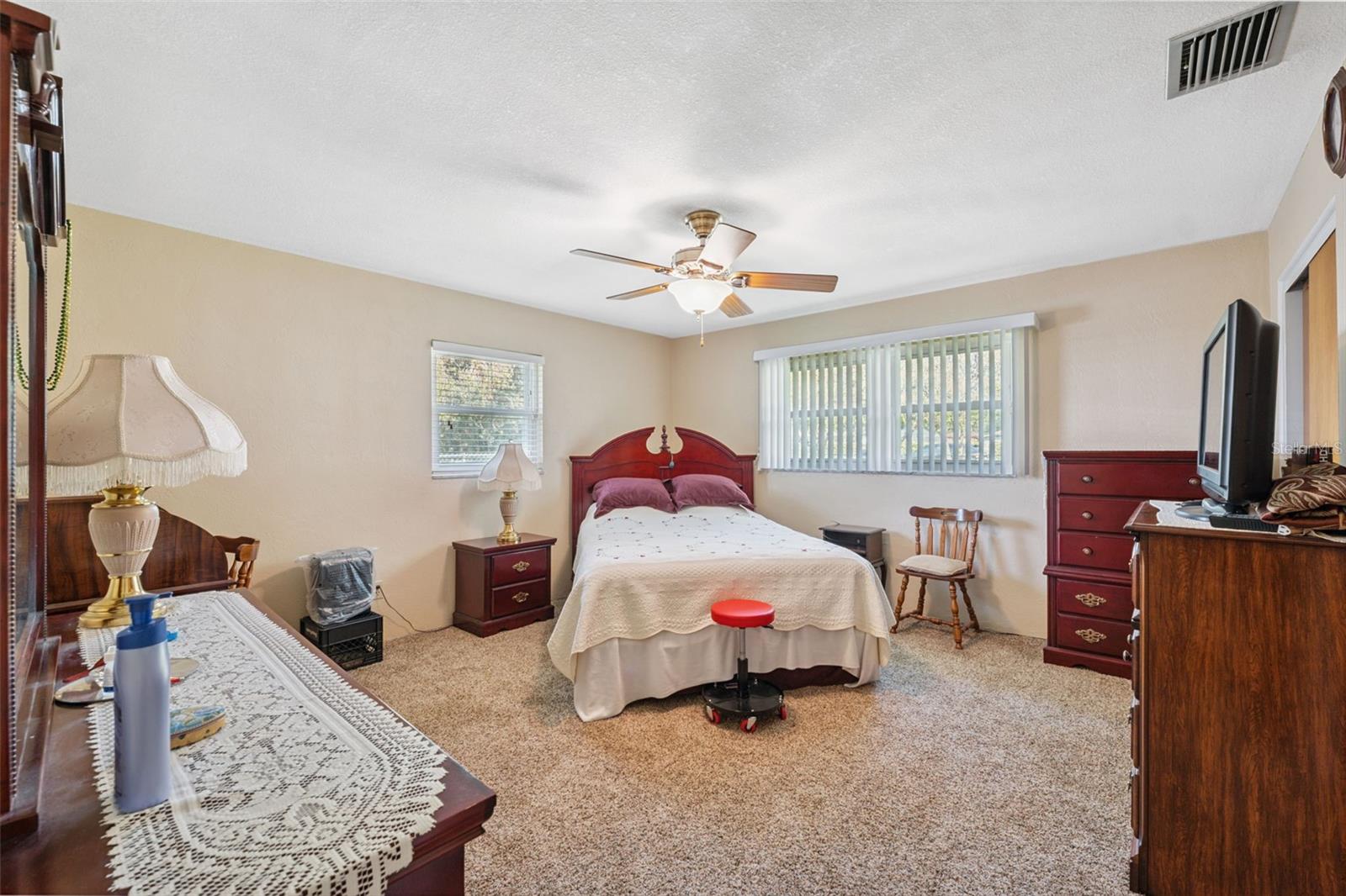 Image 14 of 43 For 18922 Dvorak Drive