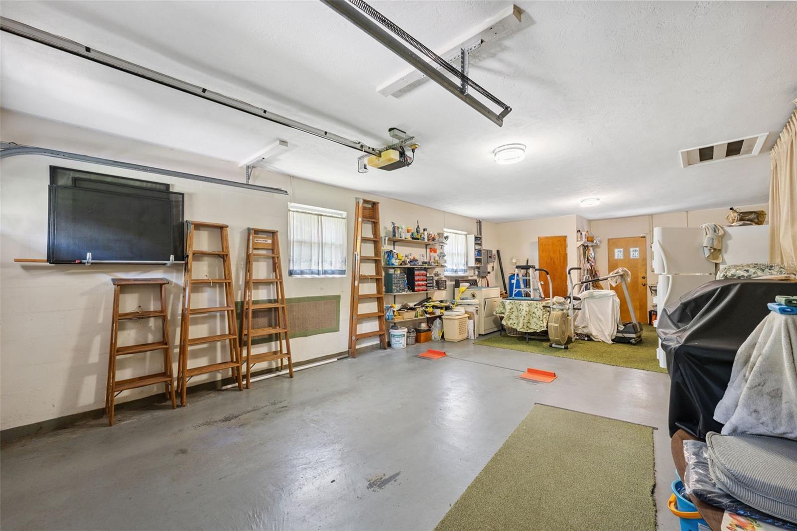 Image 20 of 43 For 18922 Dvorak Drive