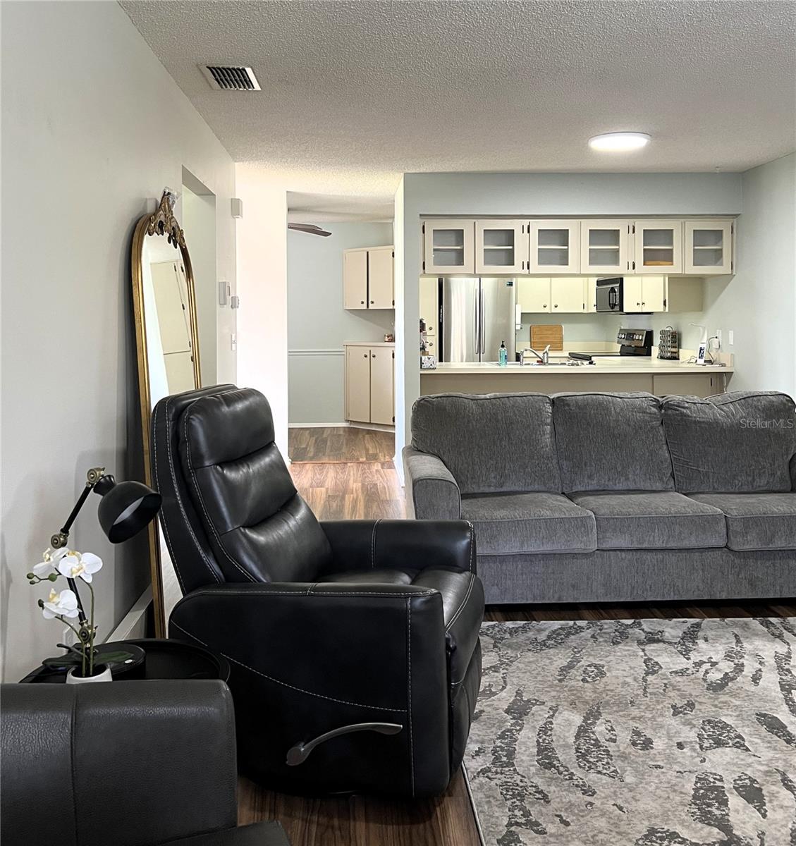 Listing photo id 8 for 7721 Hillside Court 203