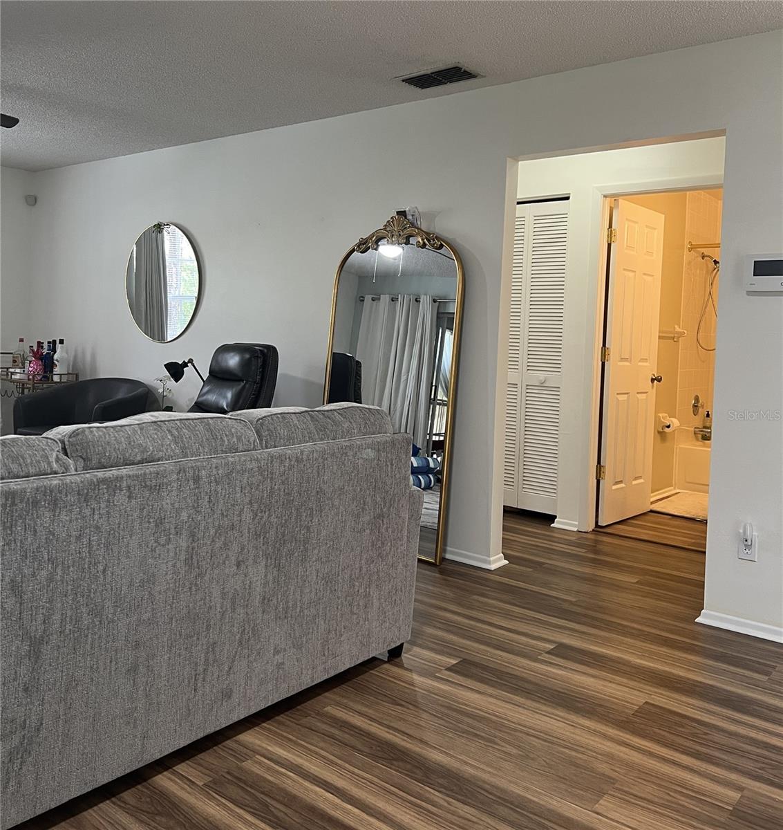 Listing photo id 12 for 7721 Hillside Court 203