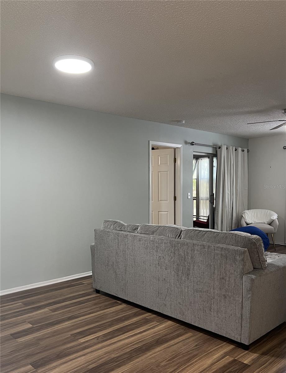 Listing photo id 13 for 7721 Hillside Court 203
