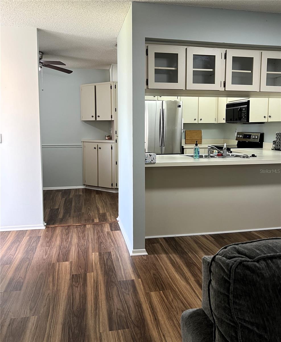 Listing photo id 16 for 7721 Hillside Court 203