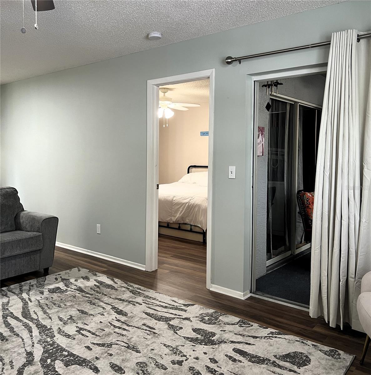 Listing photo id 31 for 7721 Hillside Court 203