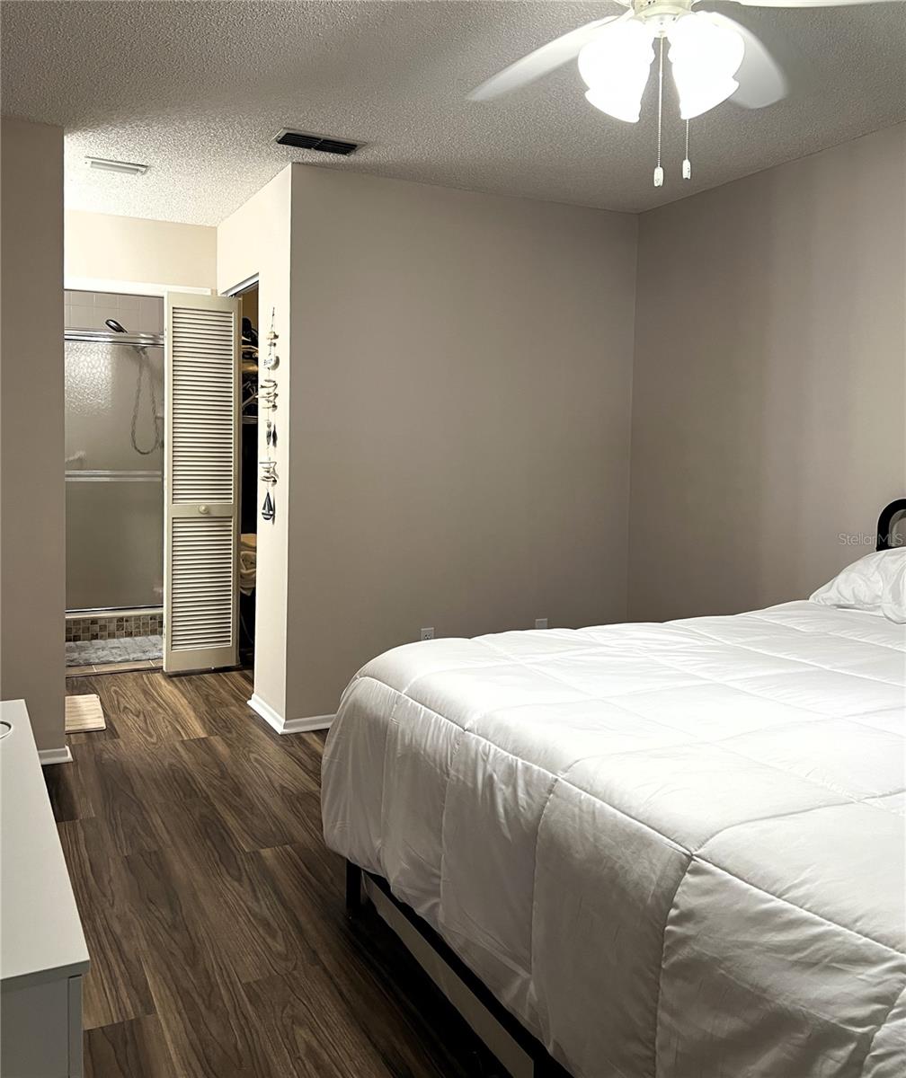 Listing photo id 35 for 7721 Hillside Court 203