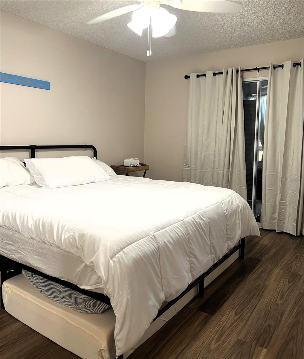 Listing photo id 37 for 7721 Hillside Court 203
