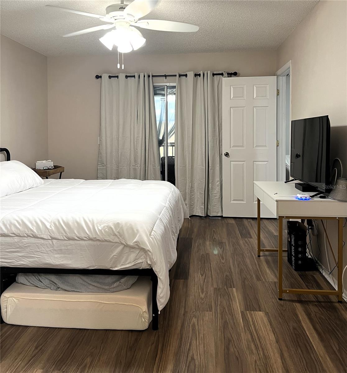 Listing photo id 39 for 7721 Hillside Court 203