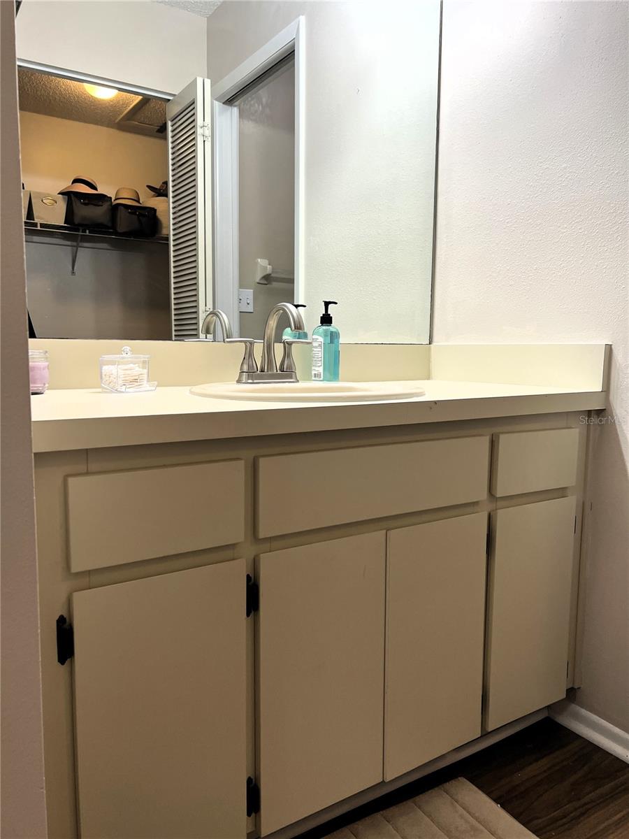 Listing photo id 40 for 7721 Hillside Court 203