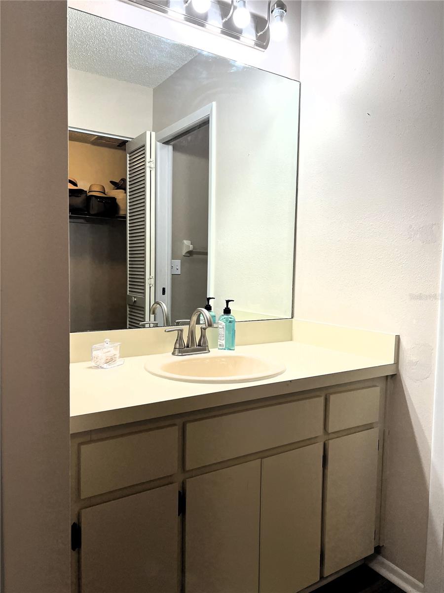 Listing photo id 41 for 7721 Hillside Court 203