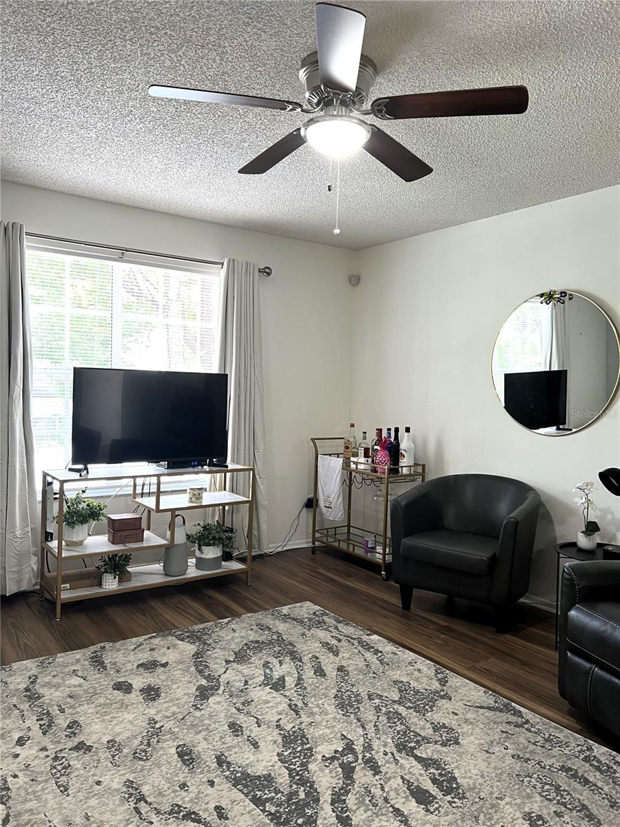 Listing photo id 3 for 7721 Hillside Court 203