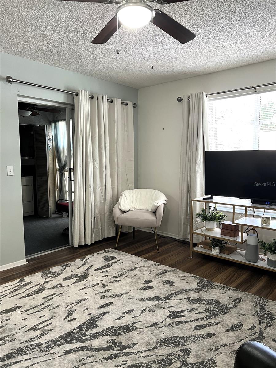 Listing photo id 5 for 7721 Hillside Court 203