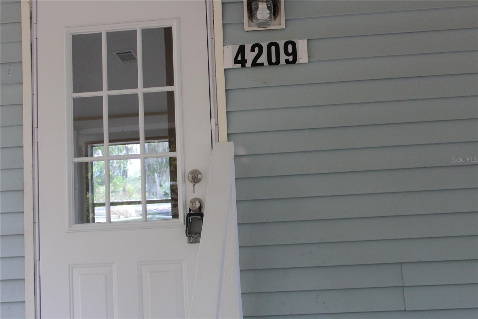Image 13 of 26 For 4209 Lake Park Drive