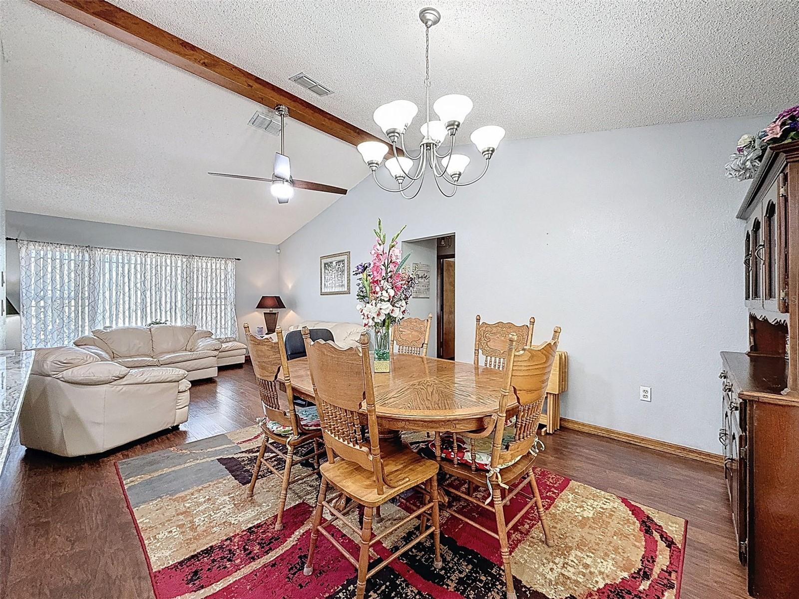Listing photo id 15 for 2124 Little Peach Court