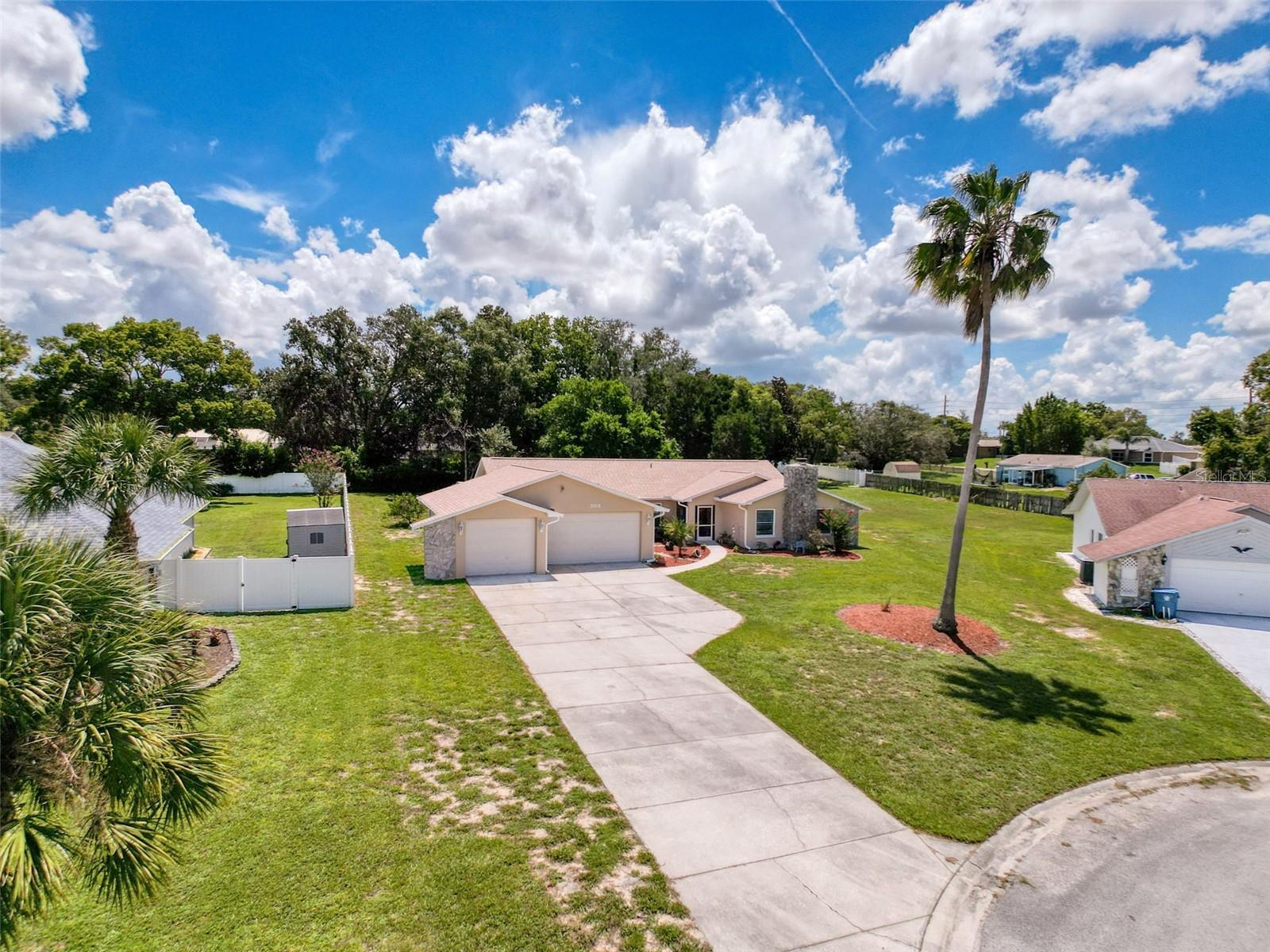 Listing photo id 0 for 2124 Little Peach Court
