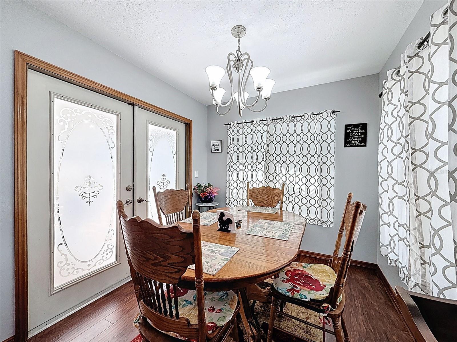 Listing photo id 18 for 2124 Little Peach Court