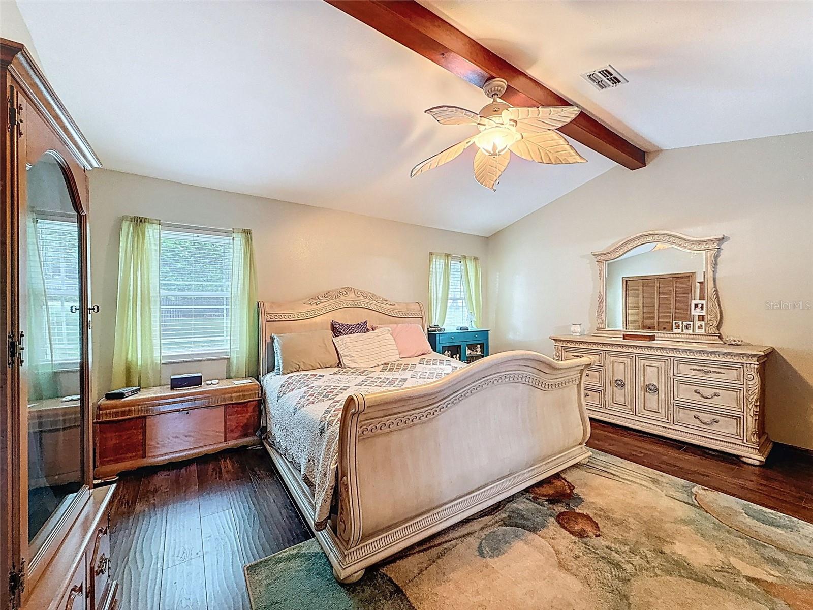 Listing photo id 23 for 2124 Little Peach Court