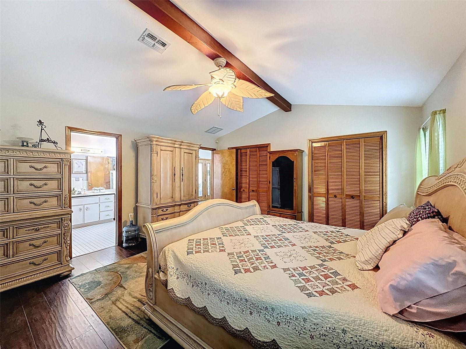Listing photo id 25 for 2124 Little Peach Court