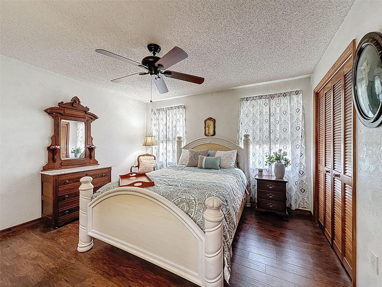 Listing photo id 31 for 2124 Little Peach Court