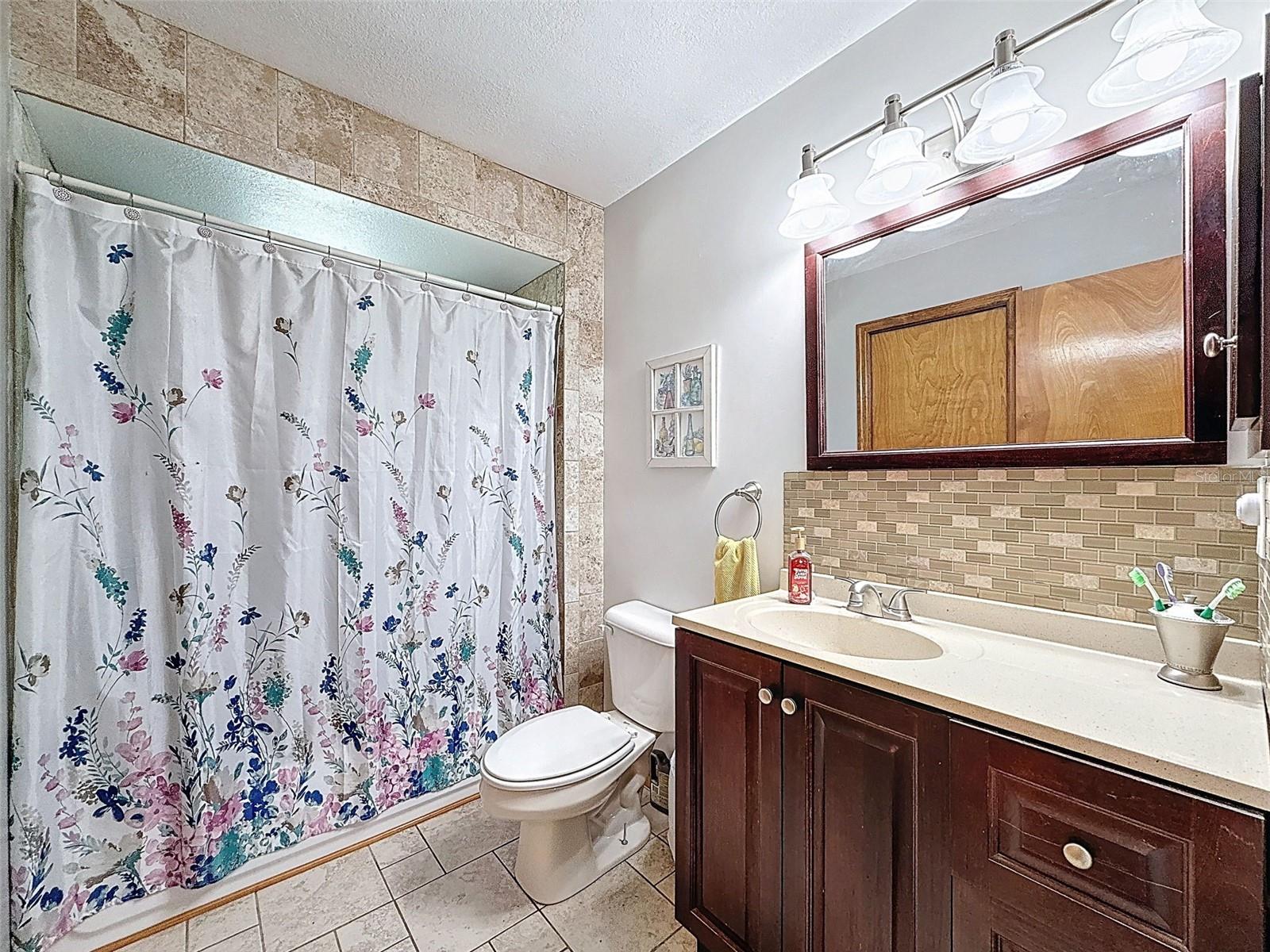 Listing photo id 33 for 2124 Little Peach Court