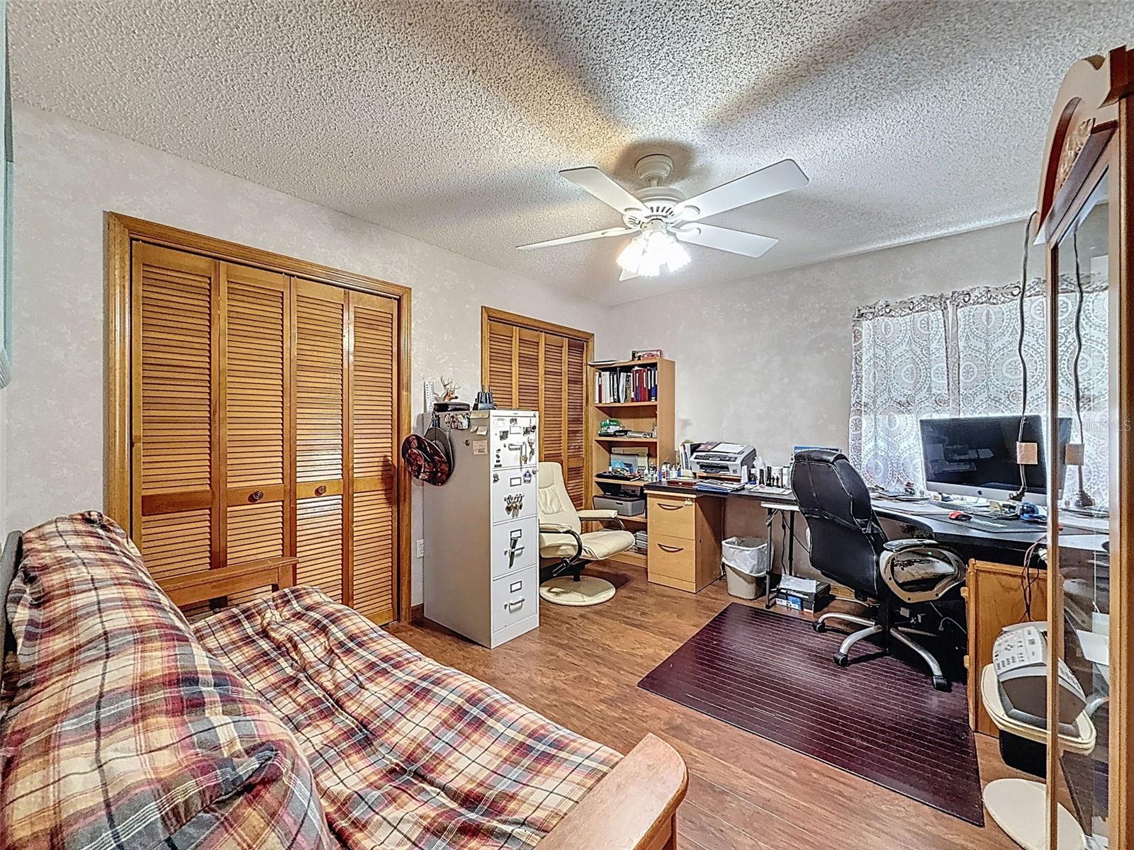 Listing photo id 34 for 2124 Little Peach Court