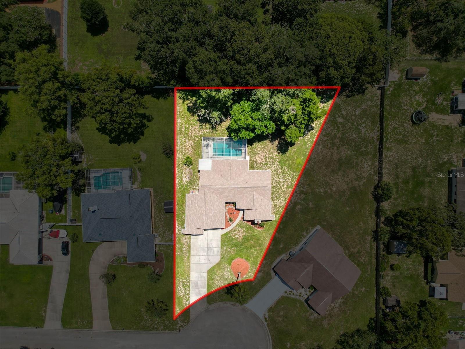 Listing photo id 2 for 2124 Little Peach Court