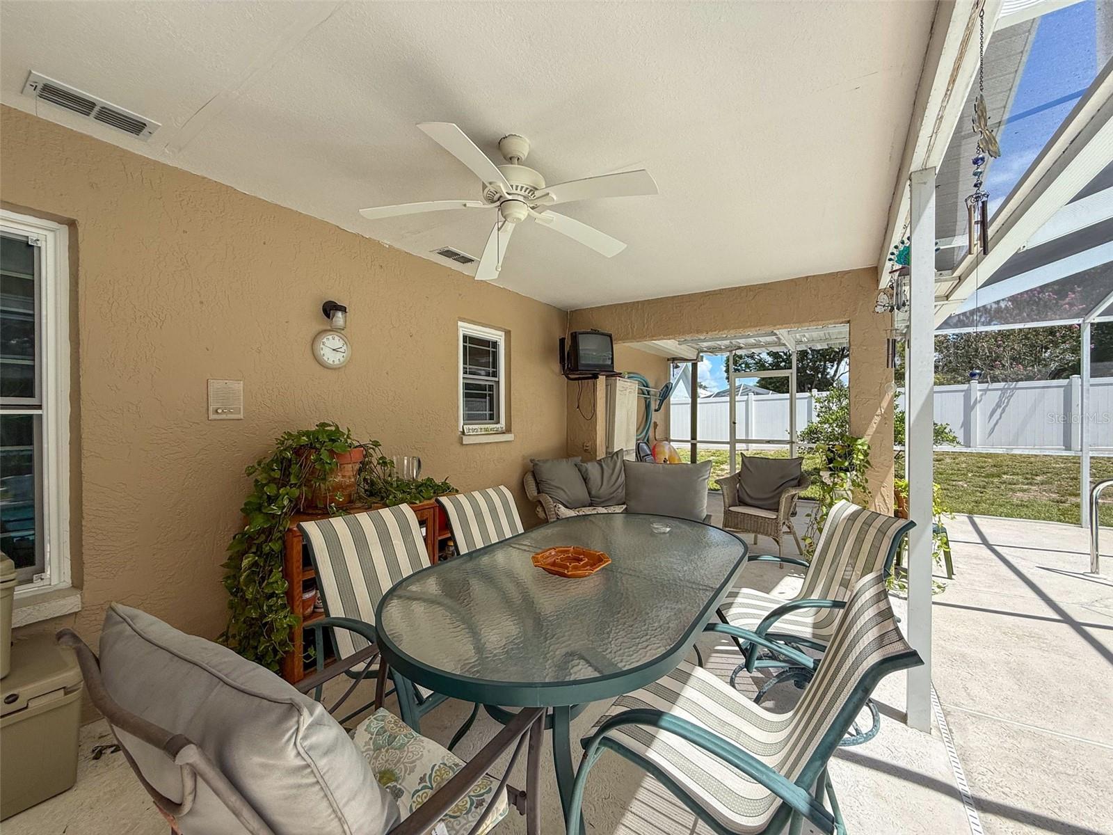 Listing photo id 38 for 2124 Little Peach Court