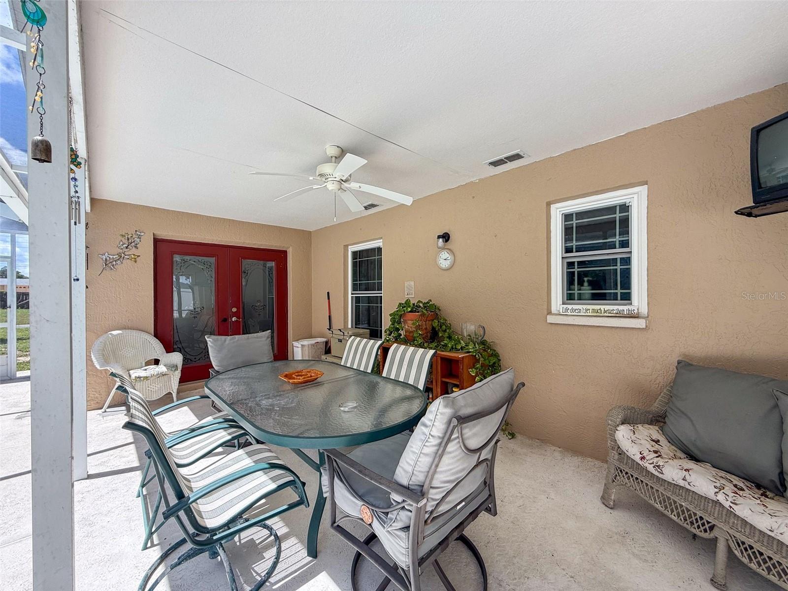 Listing photo id 39 for 2124 Little Peach Court